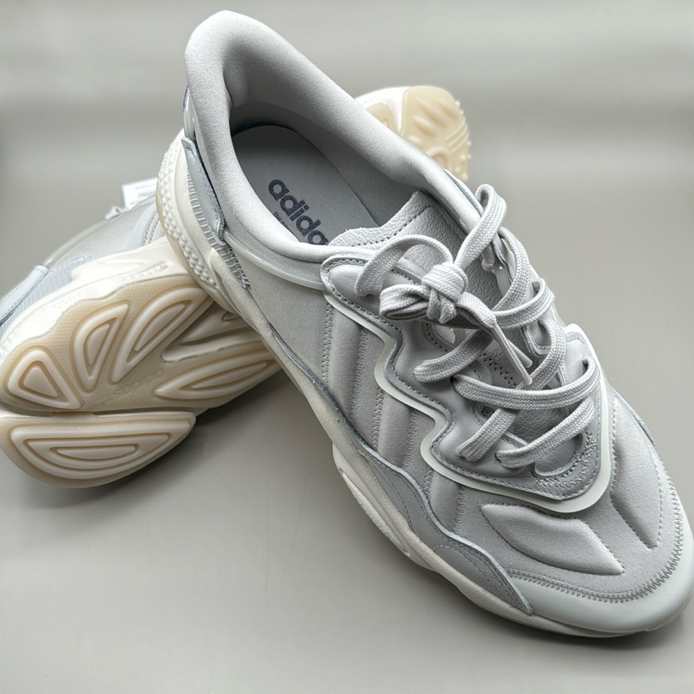 NWT! Adidas Ozweego Sneskers Men’s 11 Light Gray